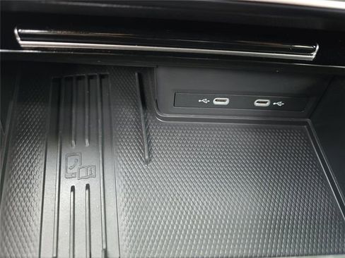 Used 2025 Volkswagen Atlas Cross Sport SE image 21