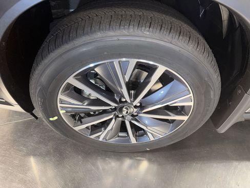 Certified 2026 INFINITI QX60 Luxe w/ Family Package image 10