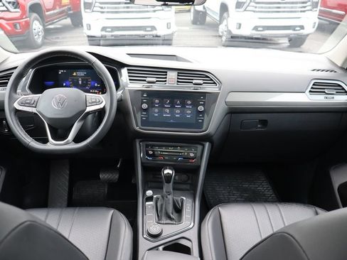 Used 2022 Volkswagen Tiguan SE AWD/4WD image 22