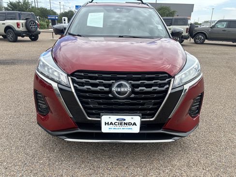 Used 2023 Nissan Kicks SR w/ Exterior Package FWD image 6