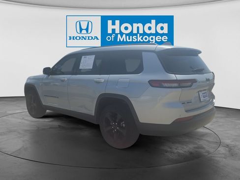 Used 2023 Jeep Grand Cherokee L Limited w/ Black Appearance Package AWD/4WD image 7
