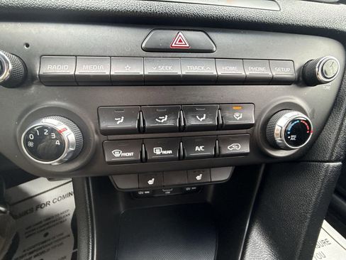 Used 2020 Kia Sportage S image 38