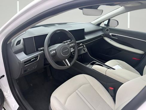 Used 2025 Hyundai Sonata SEL FWD image 5