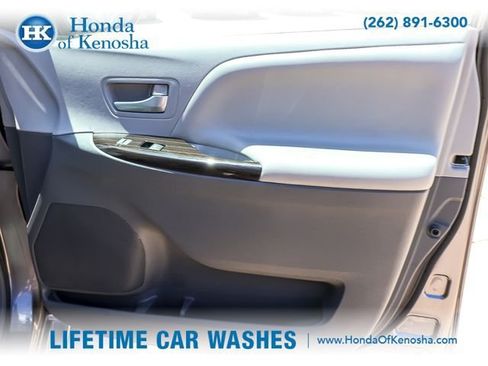 Used 2015 Toyota Sienna XLE FWD image 28