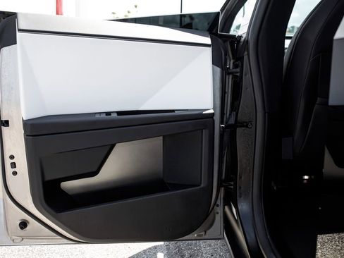 Used 2024 Tesla Cybertruck AWD Crew Cab image 20