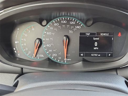 Used 2022 Chevrolet Trax LT w/ LT Convenience Package image 12