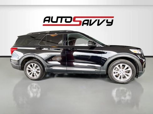 Used 2024 Ford Explorer XLT w/ Equipment Group 202A image 8