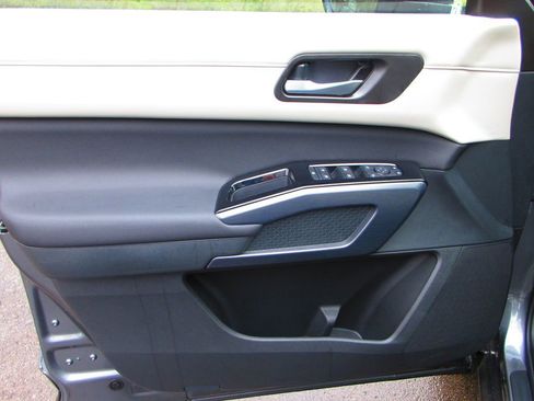 New 2026 Nissan Pathfinder SL w/ SL Premium Package image 18