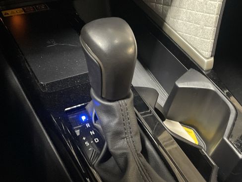 Used 2025 Toyota Camry XLE image 9