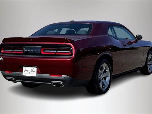 Used 2019 Dodge Challenger SXT w/ Driver Convenience Group image 5