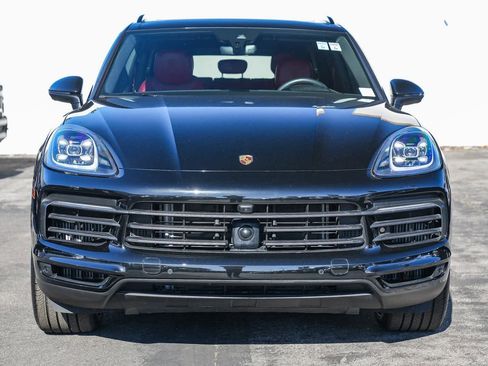 Used 2023 Porsche Cayenne Platinum Edition image 2