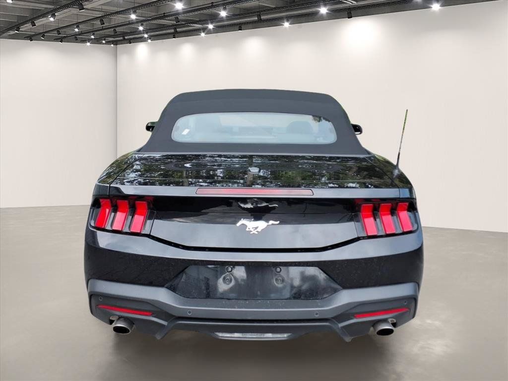Used 2024 Ford Mustang Convertible RWD image 4