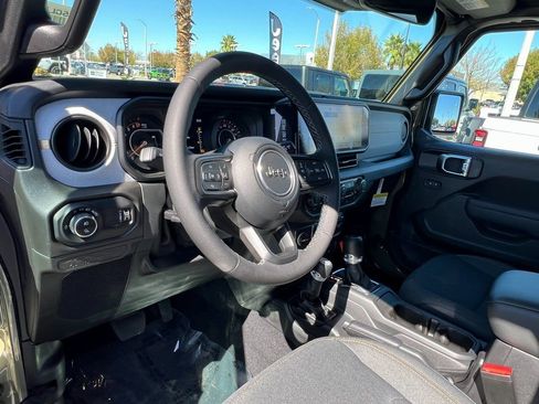 New 2025 Jeep Gladiator Willys image 18