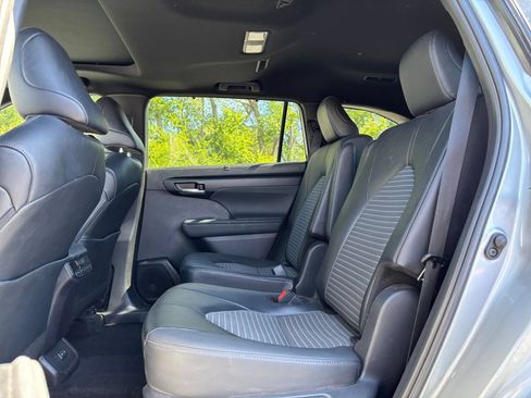 Used 2025 Toyota Highlander XSE AWD/4WD image 27