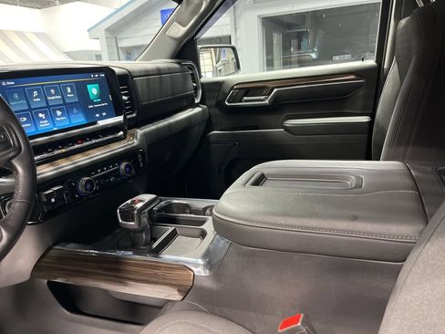 Used 2022 Chevrolet Silverado 1500 LT Trail Boss w/ Protection Package AWD/4WD image 14