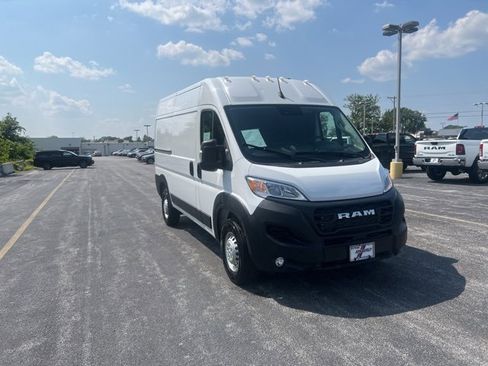 Used 2025 RAM ProMaster 2500 w/ Convenience Group image 12