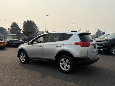 Used 2013 Toyota RAV4 XLE AWD/4WD image 3