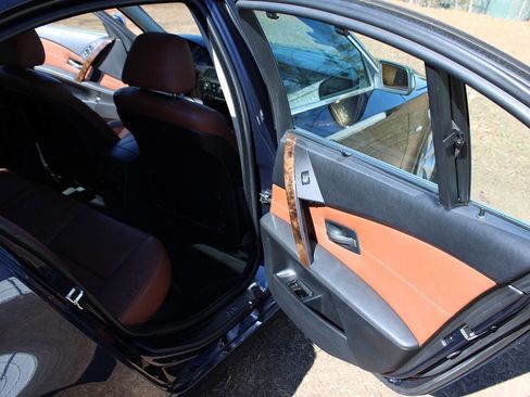 Used 2007 BMW 530xi Sedan image 36