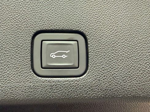 Used 2024 Cadillac XT6 Sport image 18