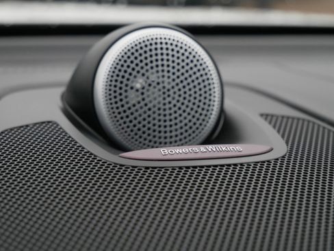 Certified 2023 Volvo XC60 B6 Ultimate w/ Climate Package image 22