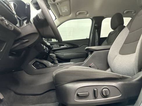 Used 2023 Chevrolet TrailBlazer LT FWD image 23