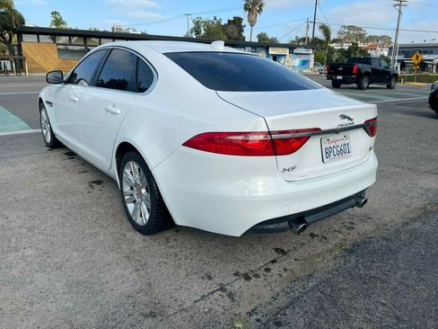 Used 2017 Jaguar XF RWD image 3