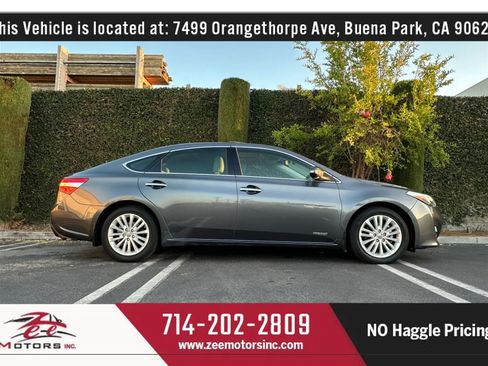 Used 2013 Toyota Avalon Limited w/ Technology Pkg FWD image 6