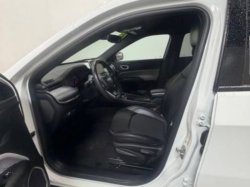 Used 2024 Jeep Compass Latitude AWD/4WD image 14