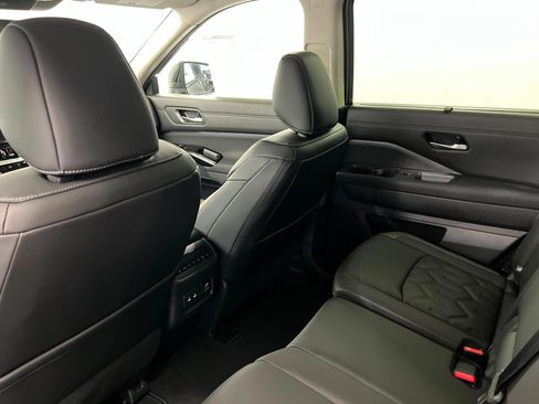 New 2026 Nissan Pathfinder Platinum AWD/4WD image 19