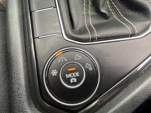 Used 2022 Volkswagen Tiguan SE R-Line AWD/4WD image 28