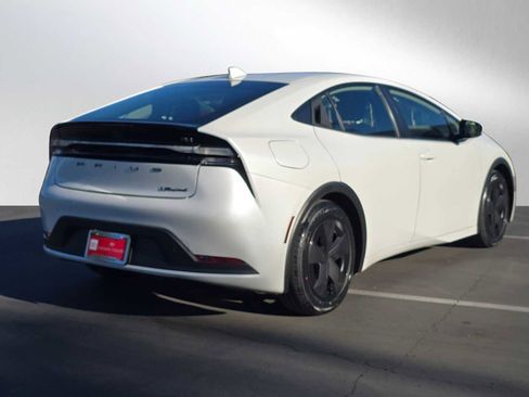 Certified 2023 Toyota Prius Prime SE image 3