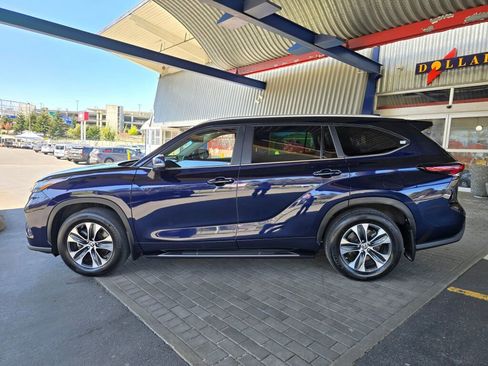 Used 2024 Toyota Highlander XLE image 8