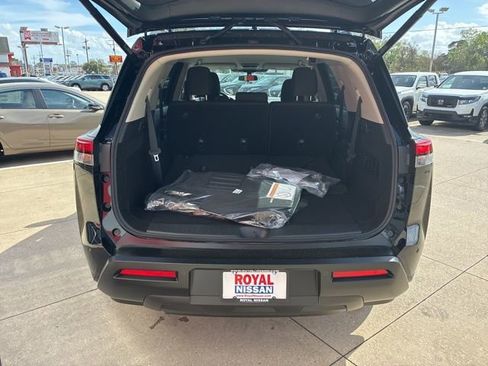 New 2026 Nissan Pathfinder SV image 7