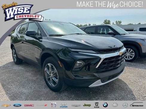 Used 2026 Chevrolet Blazer LT FWD image 1