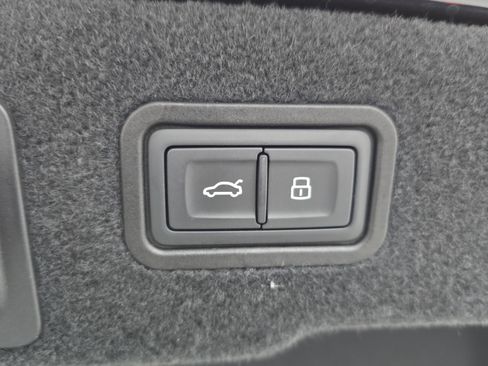 Used 2021 Audi A8 L 4.0T image 13