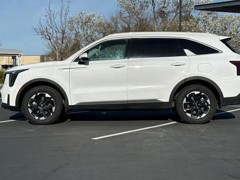 Certified 2025 Kia Sorento S image 9