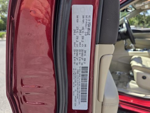Used 2020 Jeep Grand Cherokee Overland AWD/4WD image 19