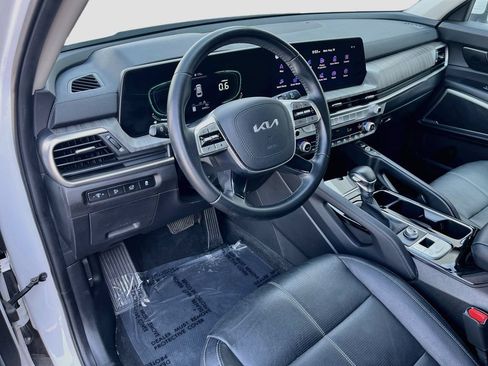 Certified 2023 Kia Telluride EX w/ EX Captain's Chair Package FWD image 16