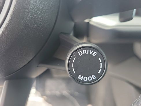 Used 2025 Porsche Cayenne image 34