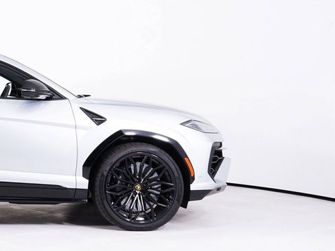 Used 2025 Lamborghini Urus SE AWD/4WD image 15