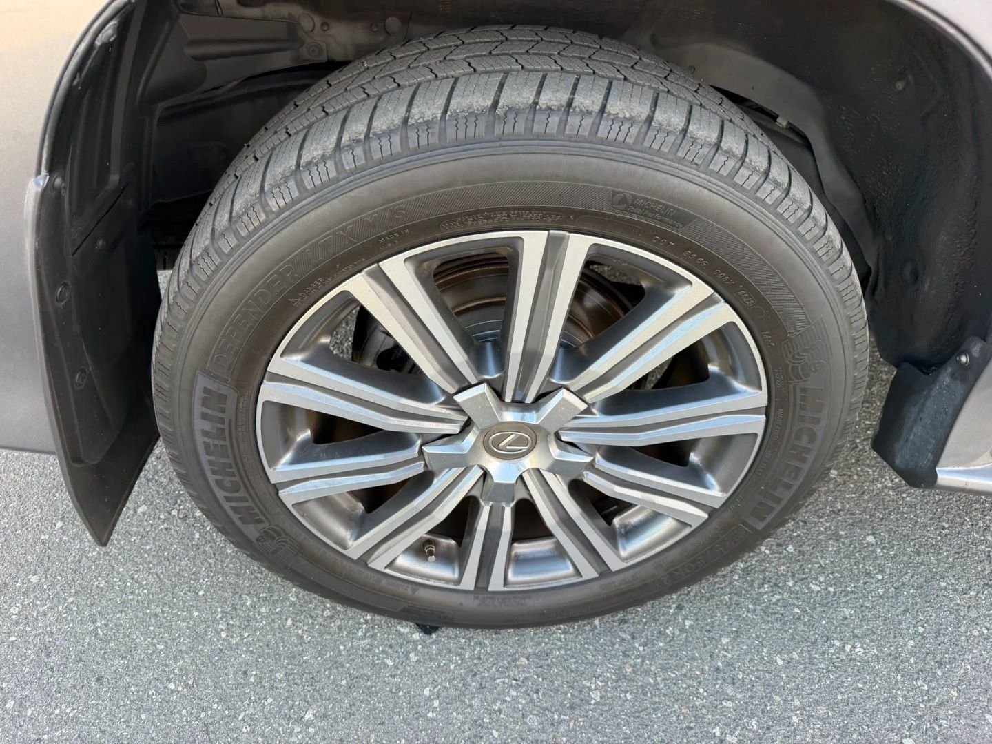 Used 2016 Lexus LX 570 4WD w/ Luxury Package image 37
