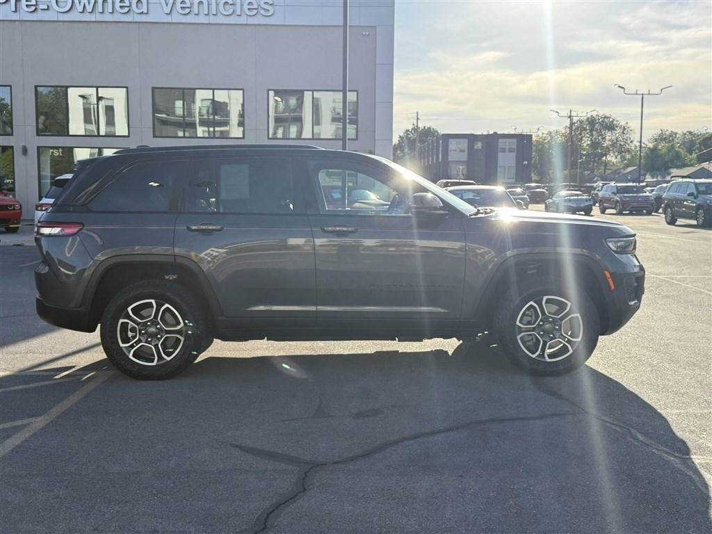 Used 2022 Jeep Grand Cherokee Trailhawk w/ Advanced Protech Group II AWD/4WD image 8