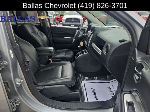 Used 2017 Jeep Compass High Altitude FWD image 28