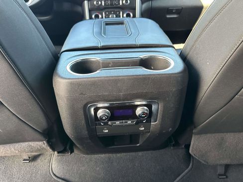Used 2023 GMC Yukon SLT w/ SLT Luxury Package image 18