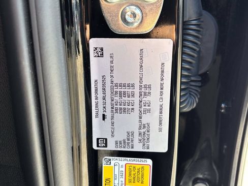 Used 2025 GMC Yukon XL Denali AWD/4WD image 30
