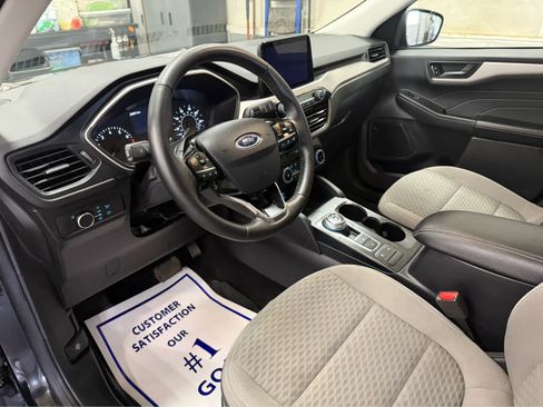Used 2022 Ford Escape SE w/ Cold Weather Package image 9