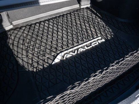 Used 2019 Toyota Avalon XSE image 40