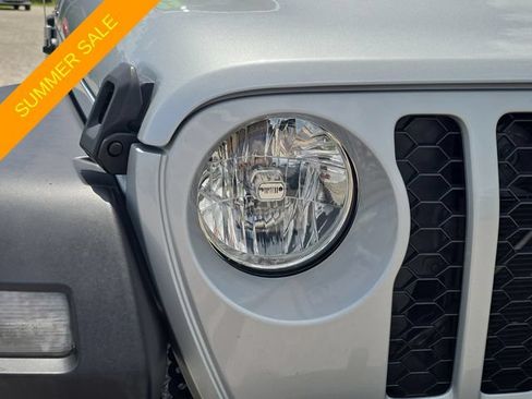 Used 2023 Jeep Gladiator Sport AWD/4WD image 7