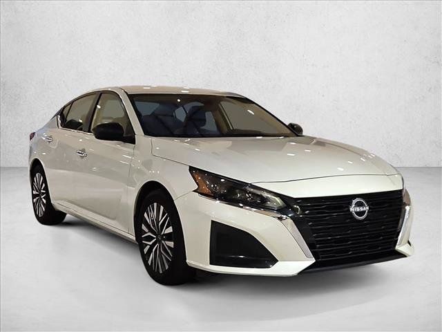 Used 2025 Nissan Altima 2.5 SV FWD image 3