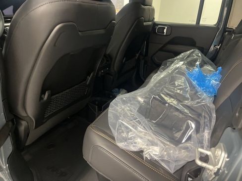 New 2025 Jeep Gladiator Sport image 27